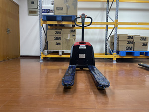 Montacargas Hidráulico, Modelo Nuevo, Pequeño, de <span class=keywords><strong>Tres</strong></span> Ruedas Industriales, Gato Hidráulico, Transpaleta Eléctrica en Venta - Product Image 3