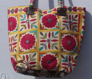 Bolsa de Mano Banjara Personalizada de Alta Calidad, Bolsa de Hombro Bordada a Mano con Flores, Gran Capacidad, Forro de Algodón Ligero - Product Image 2