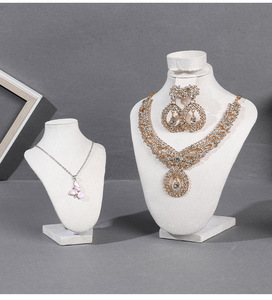 Nhà máy trực tiếp Chứng Khoán bán buôn nhung trắng Vòng cổ bông tai vòng đeo tay thiết lập đồ trang sức bao bì hiển thị bức tượng bán thân đứng kích thước khác nhau - Product Image 5