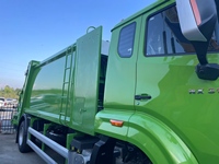 Le camion à ordures comprimé HOWO 4*2 répond aux normes d'émission Euro 6, avec une capacité maximale de pont unique de 18 mètres cubes