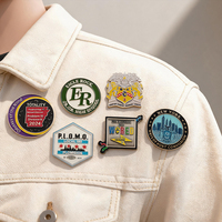 Pin de Solapa Cuadrado Personalizado de Esmalte Suave con Diseño de Robot y Placa de Circuito Fundida a Presión, Temática de Logro Tecnológico
