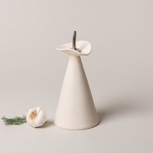 Bouteille d'huile d'olive et de <span class=keywords><strong>vinaigre</strong></span> en grès à motif floral <span class=keywords><strong>blanc</strong></span> moucheté personnalisé pour ménage et restaurant et cuisine pour cadeaux - Product Image 4