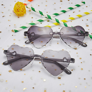 Enfants Lunettes De Soleil <span class=keywords><strong>En</strong></span> Forme De Coeur Filles Marque Designer Mode Sans Monture <span class=keywords><strong>AMOUR</strong></span> Clair Océan Lentilles Lunettes - Product Image 6