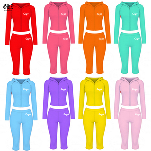 Ensembles de survêtements 2026 personnalisés avec logo Y2K, ensembles capri, hauts licou, vêtements de détente pour femmes, ensembles 2 pièces avec pantalons capri et leggings pour femmes - Product Image 1