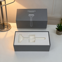 Coffret Cadeau Rasoir de Sécurité Blanc Fait Main avec Boîte en Carton et Options Personnalisables