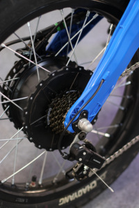Bicicleta Eléctrica OWAY para Adultos, Adolescentes y Mujeres, Llantas Todoterreno de 18 Pulgadas, Bicicleta Eléctrica para Desplazamientos, Batería Extraíble, Doble Suspensión - Product Image 6