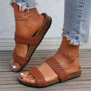 Sandalias con cojín de espuma para mujer, cómodas sandalias con suela de corcho trenzada de Pu para cama de pie al aire libre - Product Image 1