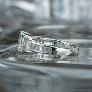 Anello con cristalli taglio rotondo per donna, elegante accessorio di moda per tutti i giorni e per feste - Product Image 3