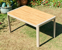 Ensemble de table et de chaises en bois plastique mobiles pour jardin et cour, style minimaliste moderne, empilables, imperméables, avec cadre en aluminium, pour six personnes