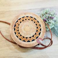 Bolsa circular de ratán al mejor precio, accesorio hecho a mano de moda, ligero, respetuoso con el medio ambiente, duradero, perfecto para el verano desde Vietnam 2025