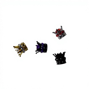 Capuchon de valve en forme de couronne serti de diamants pour pneus de voiture et de vélo, ajustement universel, design en plastique rouge gemme - Product Image 1