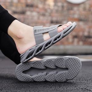 <span class=keywords><strong>2022</strong></span> nuevas zapatillas <span class=keywords><strong>de</strong></span> verano para exteriores para <span class=keywords><strong>hombre</strong></span>, sandalias antideslizantes con diseño <span class=keywords><strong>de</strong></span> <span class=keywords><strong>chanclas</strong></span> para ropa <span class=keywords><strong>de</strong></span> invierno - Product Image 4