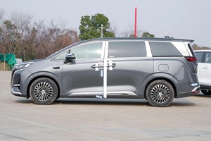 La Denza D-9 EV 2025 est à la fois élégante et élégante avec une autonomie de 401 à 500km et une puissance de 250 à 300kW, ce qui en fait un <span class=keywords><strong>achat</strong></span> intéressant - Product Image 5