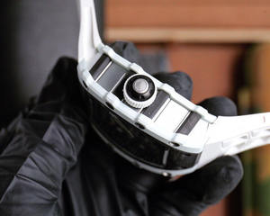 Montre de sport unisexe de luxe 2025, design mécanique blanc high-tech, pièces décoratives noires, boîtier en fibre de carbone de haute qualité, saphir - Product Image 3