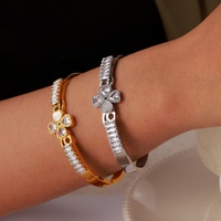 Nouveautés Bijoux de mode design minimaliste pour femmes Bracelet en verre et zircon cubique en forme de fleur en acier inoxydable plaqué or 18 carats