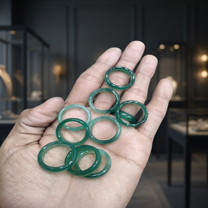 Bagues en cristal de pierre précieuse verte polies faites à la main, bijoux de doigt en pierre semi-précieuse naturelle - Product Image 1