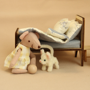 Phụ kiện nhà búp bê giường ngủ mini bằng gỗ, cảnh phòng ngủ, tỷ lệ 1:12, phong cách Maileg - Product Image 5