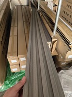 Grille murale en bois massif rustique populaire pour la rénovation des espaces commerciaux
