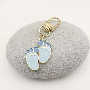 Llavero <span class=keywords><strong>de</strong></span> esmalte con diseño <span class=keywords><strong>de</strong></span> pies <span class=keywords><strong>de</strong></span> bebé, <span class=keywords><strong>de</strong></span> aleación en tono dorado, con cierre <span class=keywords><strong>de</strong></span> mosquetón, <span class=keywords><strong>para</strong></span> etiqueta <span class=keywords><strong>de</strong></span> pañalera <span class=keywords><strong>de</strong></span> recién nacido - Product Image 3