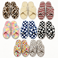 OEM/ODM Chaussons d'intérieur silencieux à bout ouvert pour femmes, imprimés personnalisés multicolores, chaussons croisés pour la maison et les gîtes