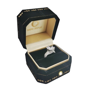 Velours noir bordé d'or de boîtes de présentation professionnelles de bijoux avec la coutume estampillée chaude de logo de feuille d'or - Product Image 4