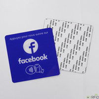 Prêt à expédier : Plaque acrylique NFC Facebook française avec puce NFC215 – Carte acrylique Facebook pour suivre sur les réseaux sociaux en appuyant