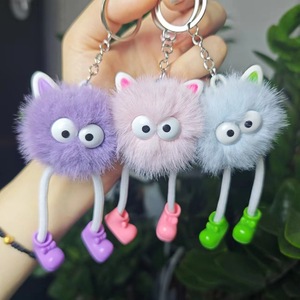 Lindo llavero de dibujos animados, muñeco de peluche, colgante de bola de carbón pequeña para bolso, accesorios para llavero de coche, pequeño regalo hecho de aleación de metal y plástico - Product Image 1