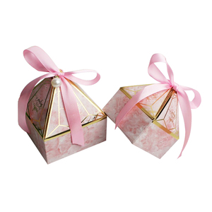 Boîte à dragées de mariage triangulaire unique en marbre design élégant et bon marché - Product Image 4