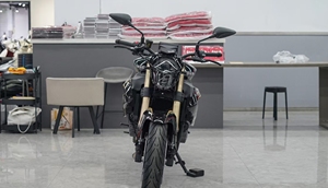 Meilleure Vente 2026 Benelli TNT600i - Moto Sportive Naked à Quatre Cylindres en Ligne de 600 cm³, 81 CV pour Pilotes Performants - Product Image 2