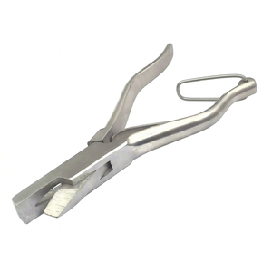 Pince à marquer les oreilles en V en acier inoxydable, base de 0,32 po, longueur de 63 po, instruments chirurgicaux vétérinaires pour marquage des petites oreilles Apto AE-5412 CE - Product Image 1