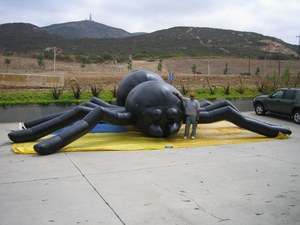 Scultura Gonfiabile Gigante Personalizzata a Forma di Rana con Stampa Astratta, Mascotte Animale per Mostre d'Arte, Piazze Cittadine e Strade - Product Image 4