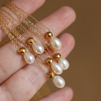 Collier vintage en forme de flacon de parfum à la mode, perle d'eau douce, chaîne de clavicule, acier titane plaqué or 18 carats, pendentif