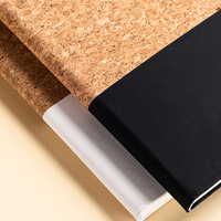 Ensemble cadeau de carnet à couverture en liège minimaliste et écologique avec reliure cousue, personnalisé pour la promotion d'entreprise, avec stylo