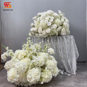 Chemin de table en fleurs d'hortensia blanches élégantes faites à la main par LEDA, décoration douce pour les mariages, les événements, les anniversaires, la Saint-Valentin - Product Image 4