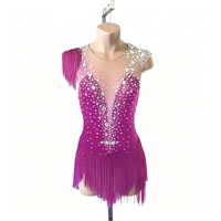 Robe de patinage artistique sans manches à franges et pompons fuchsia, costume scintillant en strass pour compétition et spectacle adultes et enfants