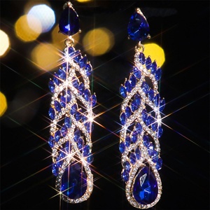 Boucles d'oreilles longues de mode transfrontalière euro-américaine pour femmes, clous exagérés en cristal et pierres précieuses avec strass en verre - Product Image 5