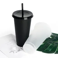 Caneca de café fria preta 24oz, venda quente, copos de plástico com tampa e canudo