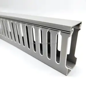 Grijze 100*50 Volledig Gesloten Beschikbare Flexibele Bedradingskanalen Buiten Pvc Trunking