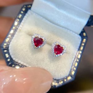 Pendientes de Oro Real de 18k Xinfly Romantic Jewelry con Rubí Natural de 0.60ct y Diamante de 0.15ct en Forma de Corazón, Gema Roja - Product Image 5