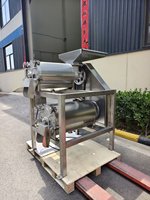 Commerciële automatische fruitpers voor bananen en mango's, sapcentrifuge en mango-pulpmachine