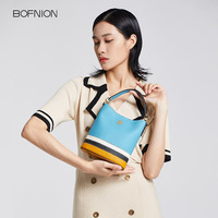 Offre Spéciale Design personnalisé femmes épissage couleur cuir oreiller sac de haute qualité à bas prix deux poignées Logo personnalisé impression en vrac
