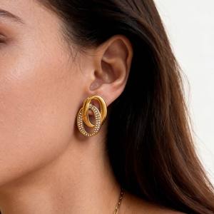 1 Par de Pendientes de Aro Doble Entrecruzados con Diamantes Pavé en Oro - Diseño de Anillo Cruzado, Elegantes y Versátiles para Eventos Casuales - Product Image 6