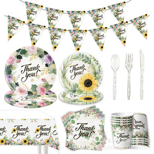 Ensemble de vaisselle et décorations florales pour fête d'anniversaire : Assiettes en carton, gobelets, serviettes, bannières, nappe - Product Image 4