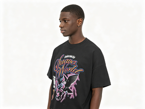 T-shirt court personnalisé à épaules tombantes avec strass, broderie de patchs et appliques vieillies, coupe carrée pour homme - Product Image 3