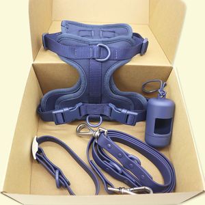 Conjunto de arnés ajustable para mascotas al por mayor sin tirones personalizado manos libres retráctil impermeable collar de correa para perro - Product Image 1