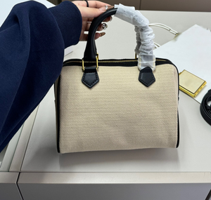 Dernier design personnalisé de marque de luxe de créateur international végan pour femmes - Product Image 1