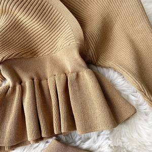 ชุดเซ็ตไหมพรมถักนิตติ้งสำหรับฤดูหนาวแบบใหม่ 2 ชิ้น เสื้อสเวตเตอร์คอวีเนื้อนุ่มและกระโปรง ชุดสูทเสื้อสเวตเตอร์สำหรับผู้หญิง - Product Image 4