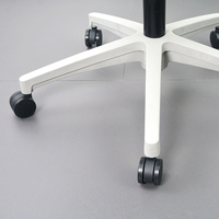 Chaise de bureau ergonomique en maille avec design moderne, pivotante et inclinable, idéale pour travailler sur ordinateur