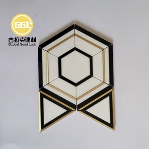 Mosaïque en marbre blanc et noir avec touches dorées en forme de <span class=keywords><strong>triangle</strong></span>, découpée au jet d'eau, avec éléments métalliques, pour bars, salons, salles de cinéma privées et hôtels-villas - Product Image 1