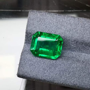 Pierre précieuse émeraude naturelle 6,91 carats, certifiée GILD, vert éclatant, coupe octogonale légèrement huilée, 13,74*11,04*6,54 mm - Product Image 6